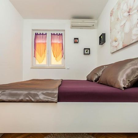 Apartamento Downtown Deluxe Omiš Exterior foto