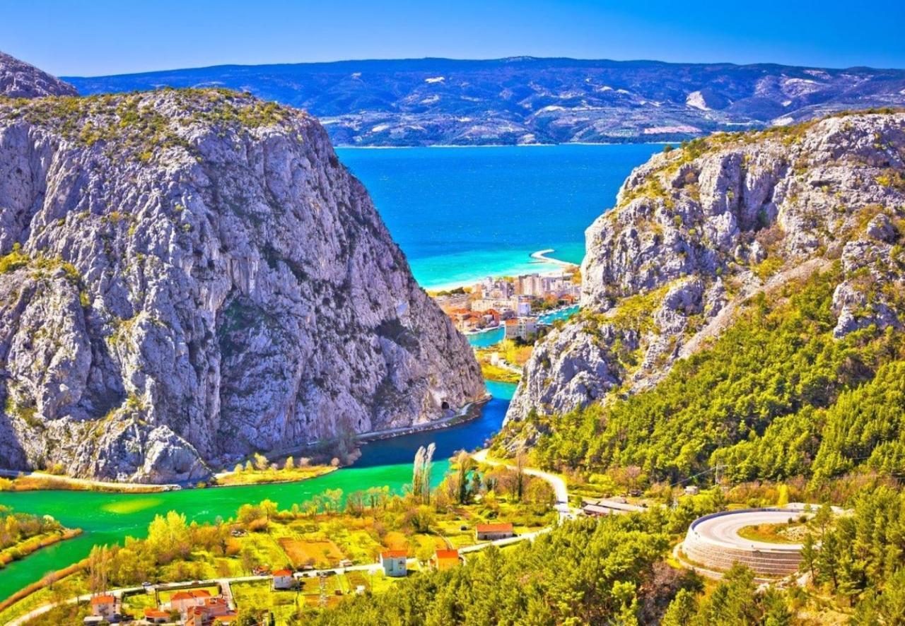Apartamento Downtown Deluxe Omiš Exterior foto