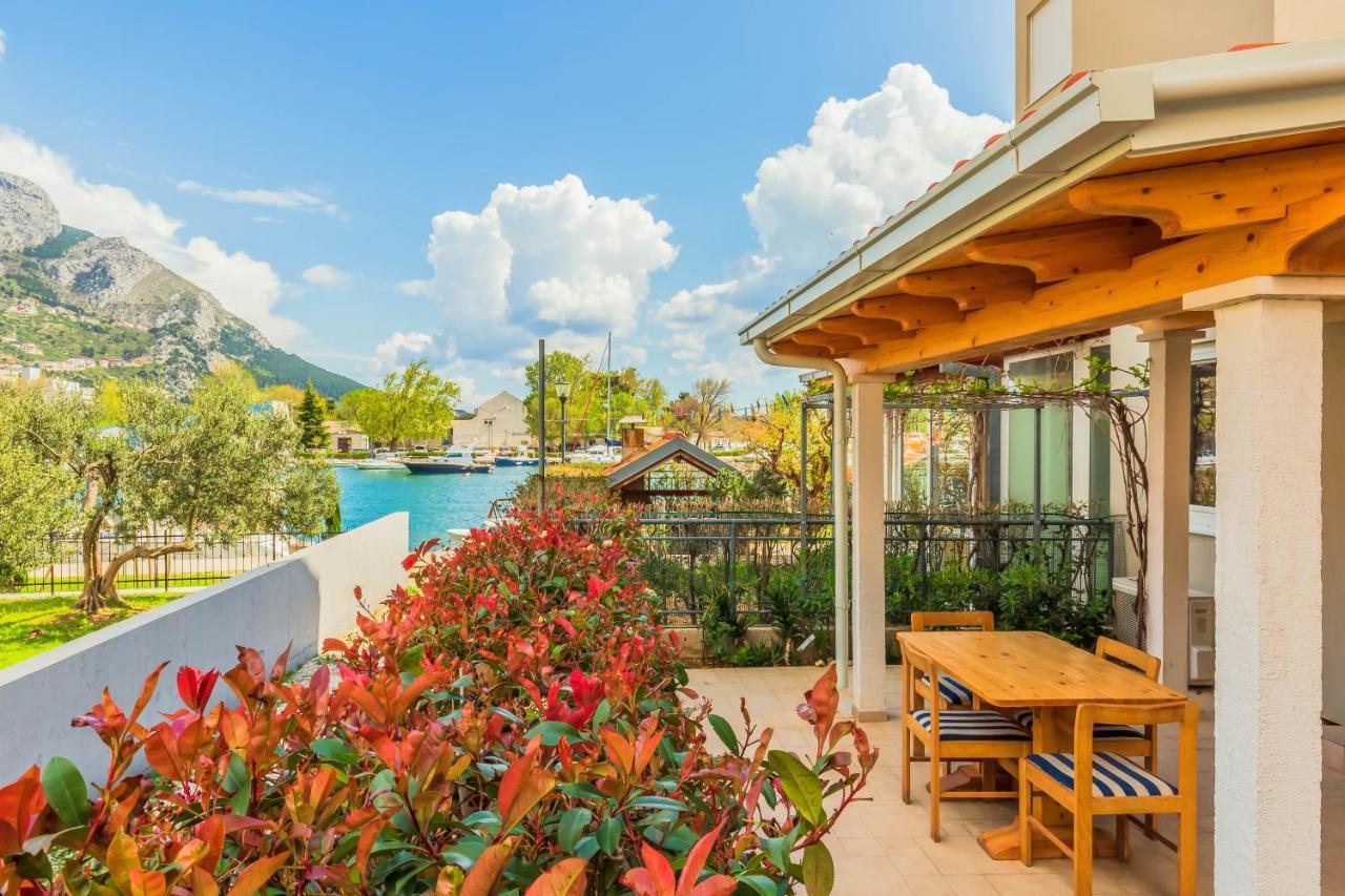 Apartamento Downtown Deluxe Omiš Exterior foto
