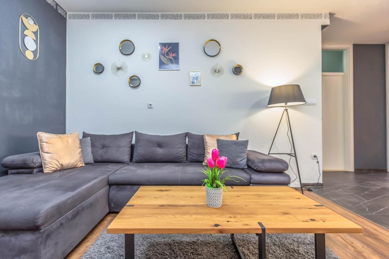 Apartamento Downtown Deluxe Omiš Exterior foto