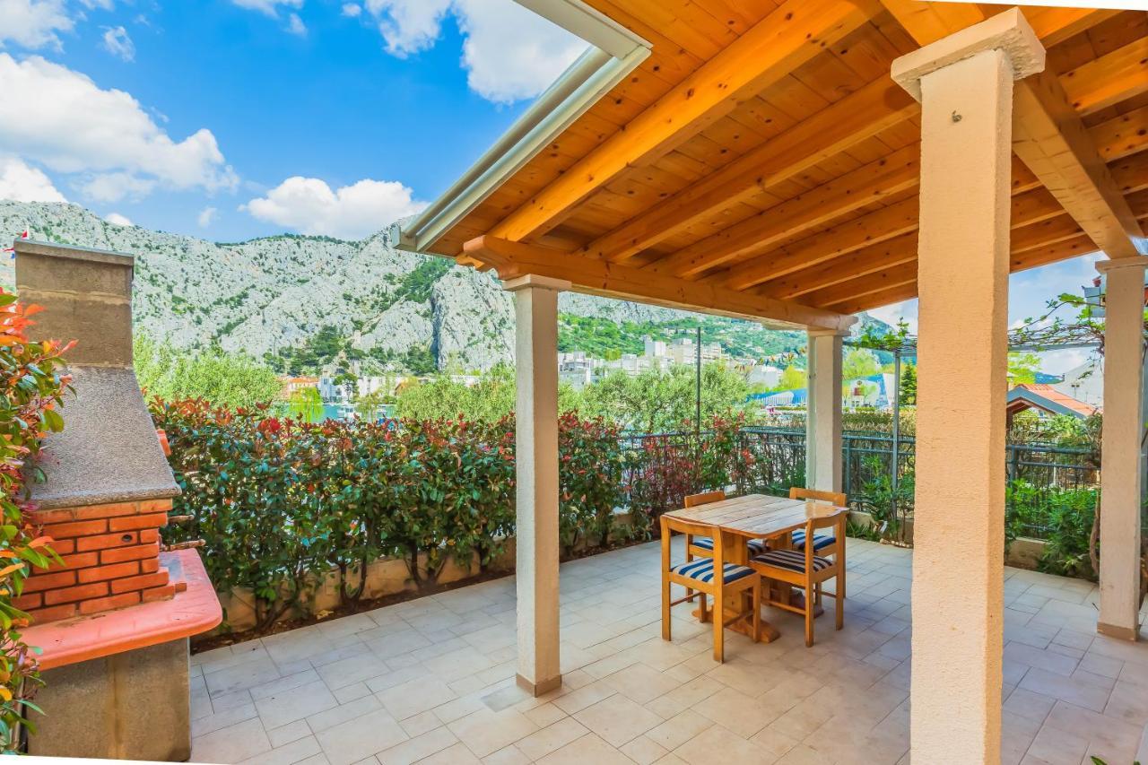 Apartamento Downtown Deluxe Omiš Exterior foto