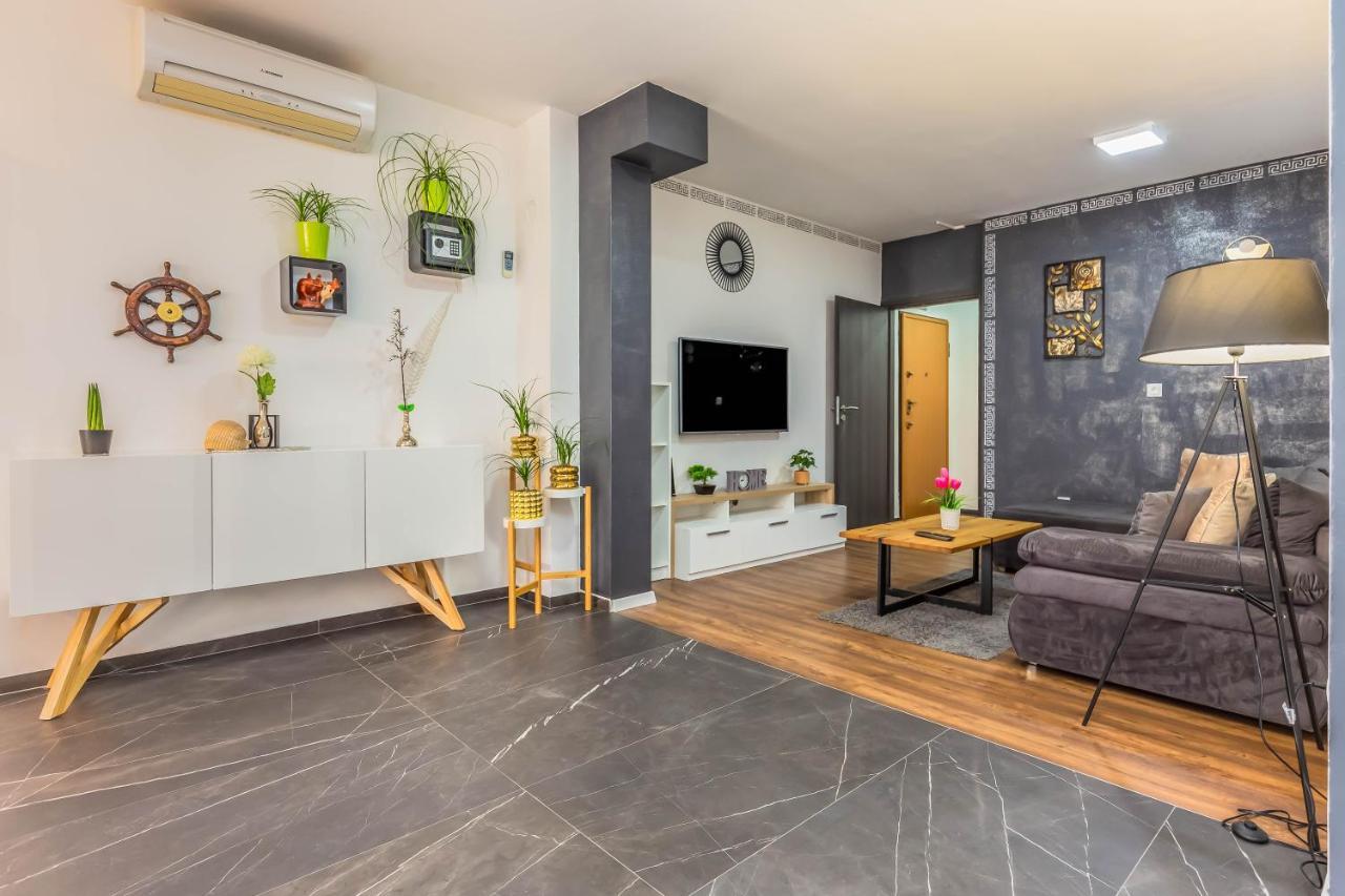 Apartamento Downtown Deluxe Omiš Exterior foto
