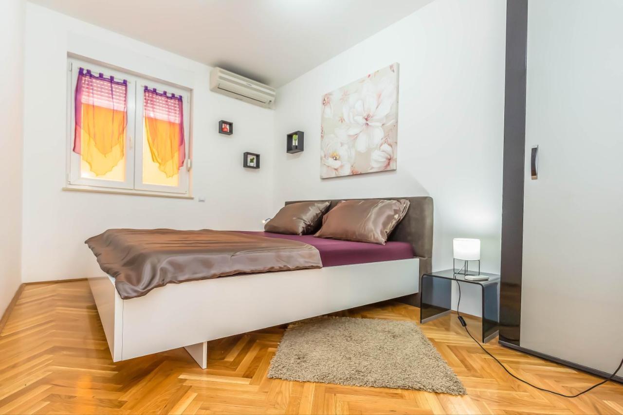 Apartamento Downtown Deluxe Omiš Exterior foto