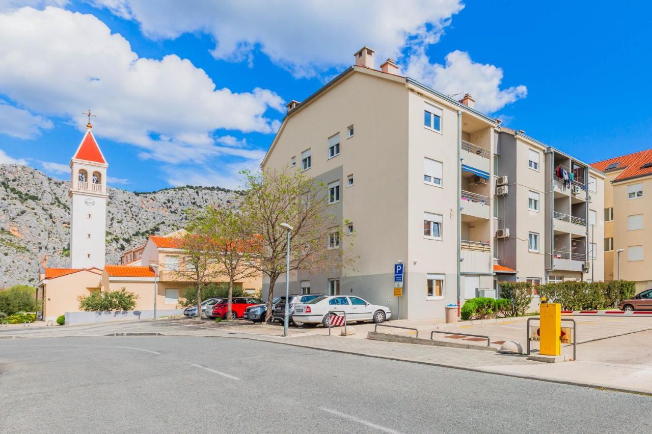 Apartamento Downtown Deluxe Omiš Exterior foto