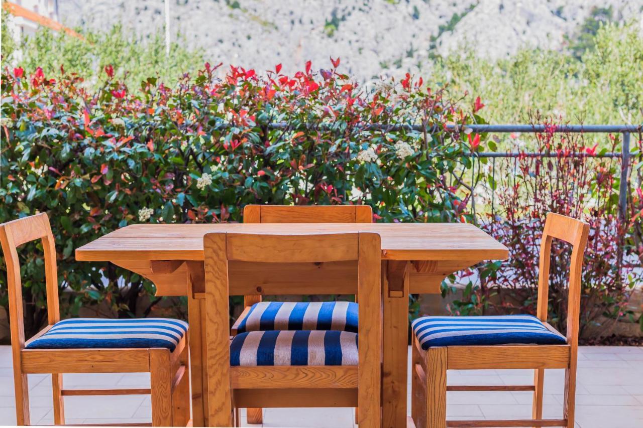 Apartamento Downtown Deluxe Omiš Exterior foto