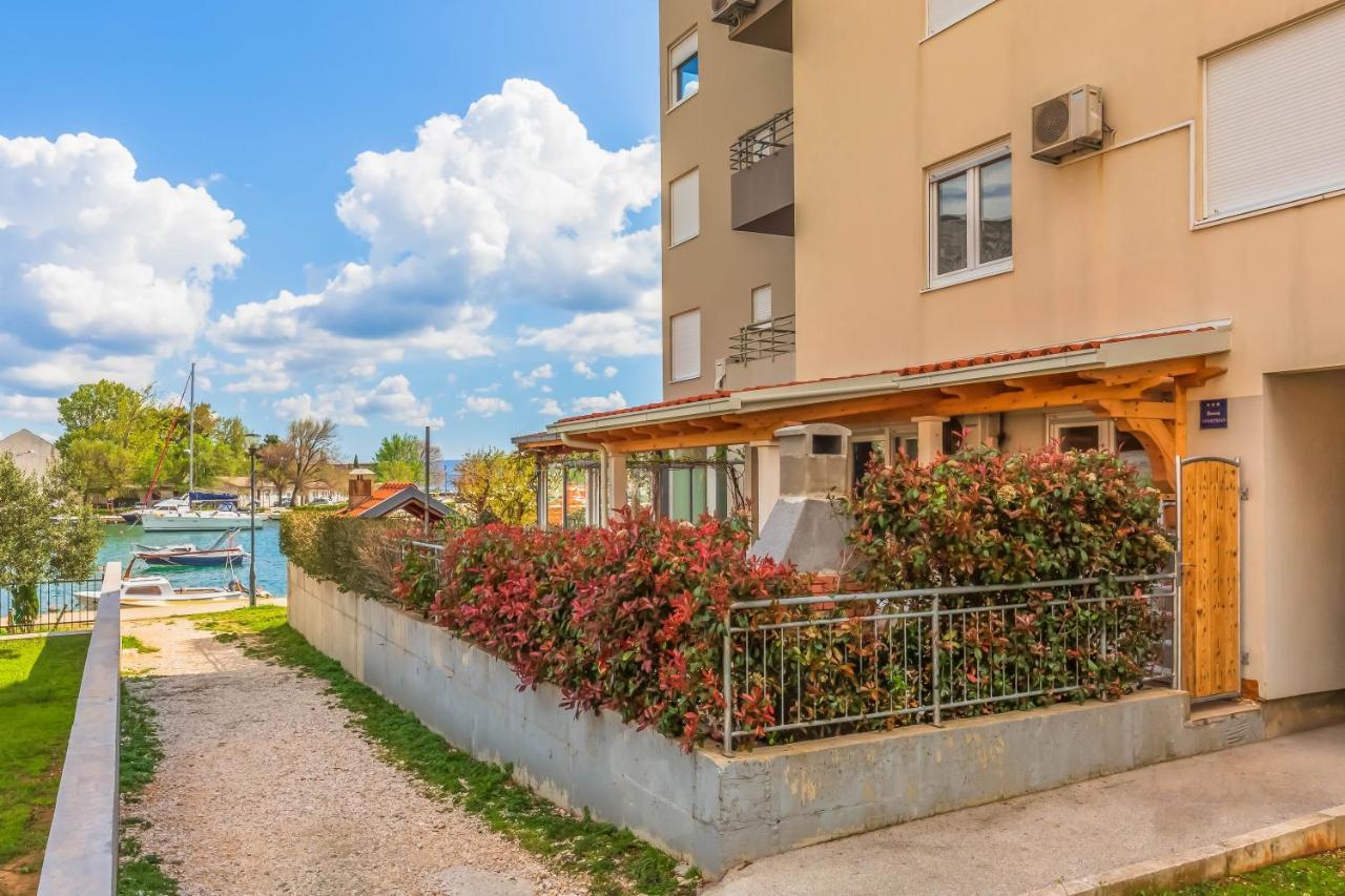 Apartamento Downtown Deluxe Omiš Exterior foto