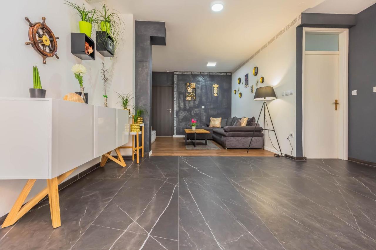 Apartamento Downtown Deluxe Omiš Exterior foto