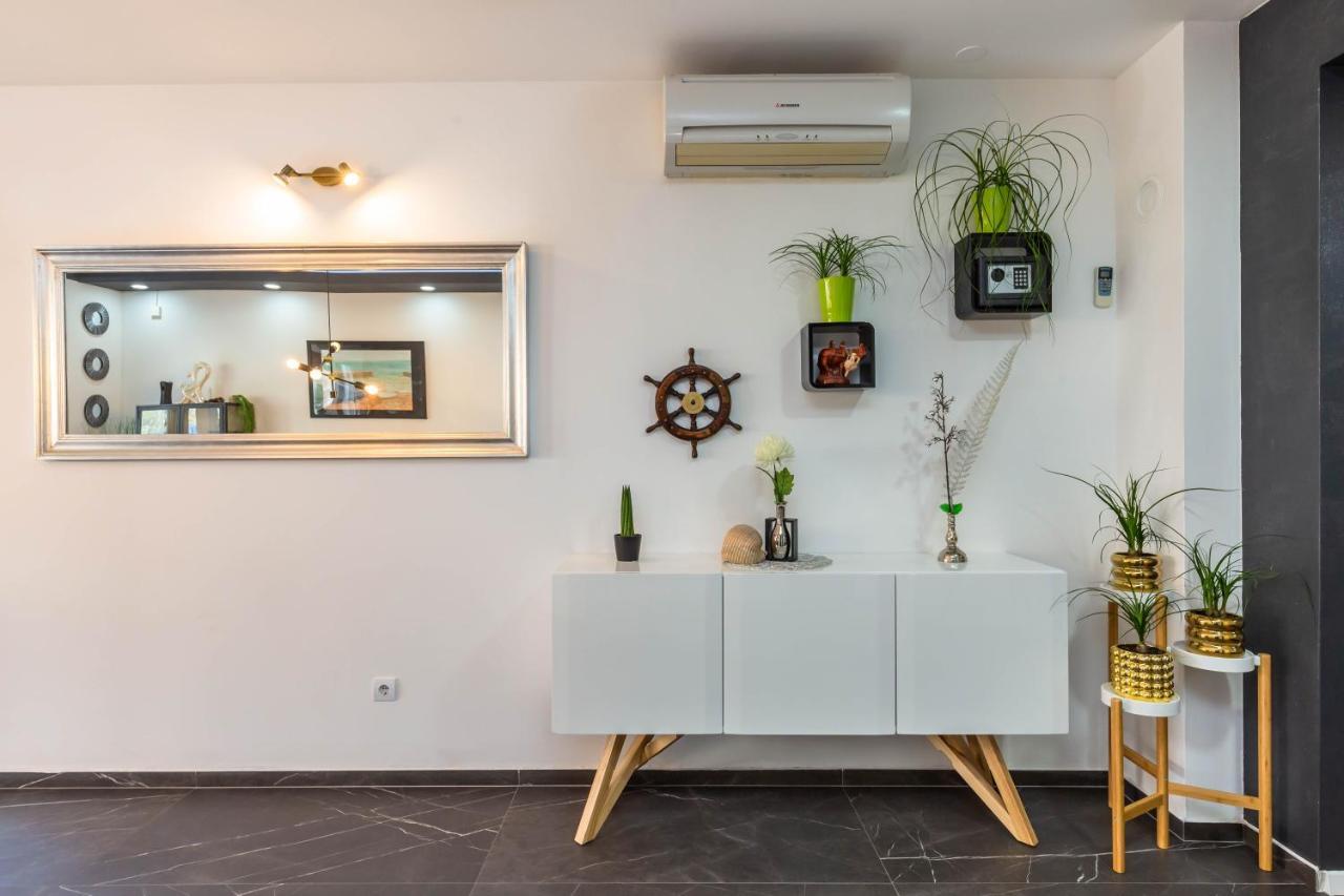 Apartamento Downtown Deluxe Omiš Exterior foto