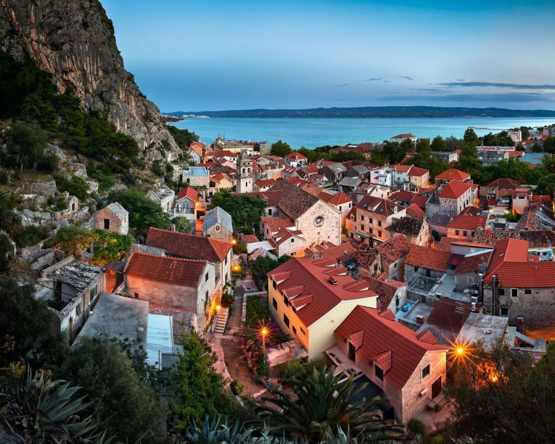 Apartamento Downtown Deluxe Omiš Exterior foto