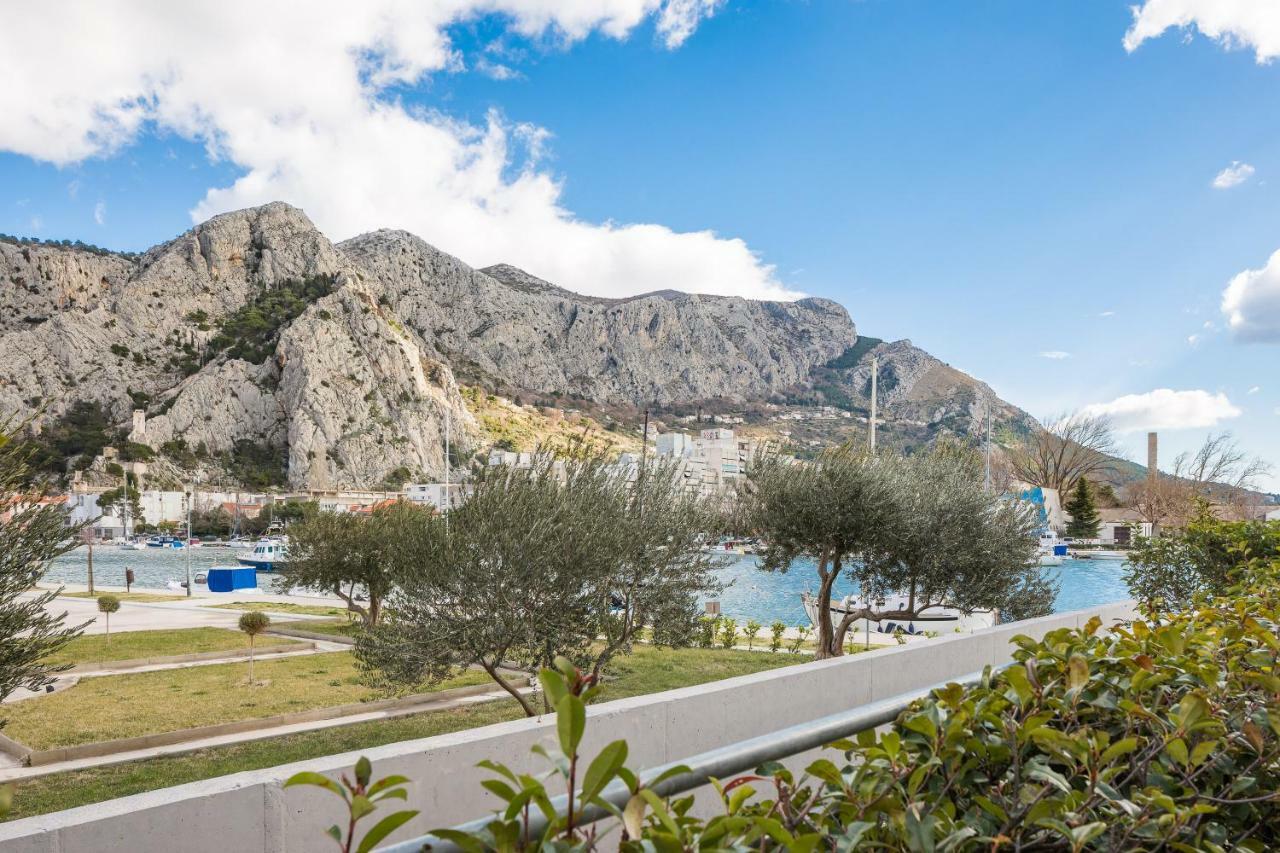 Apartamento Downtown Deluxe Omiš Exterior foto
